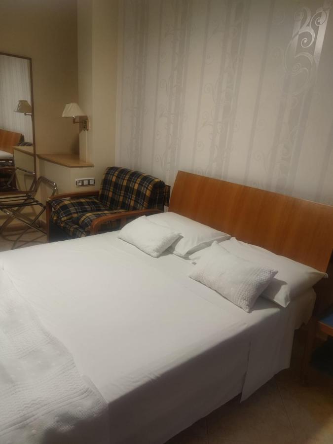 Hostal Burbia Villafranca del Bierzo Kültér fotó