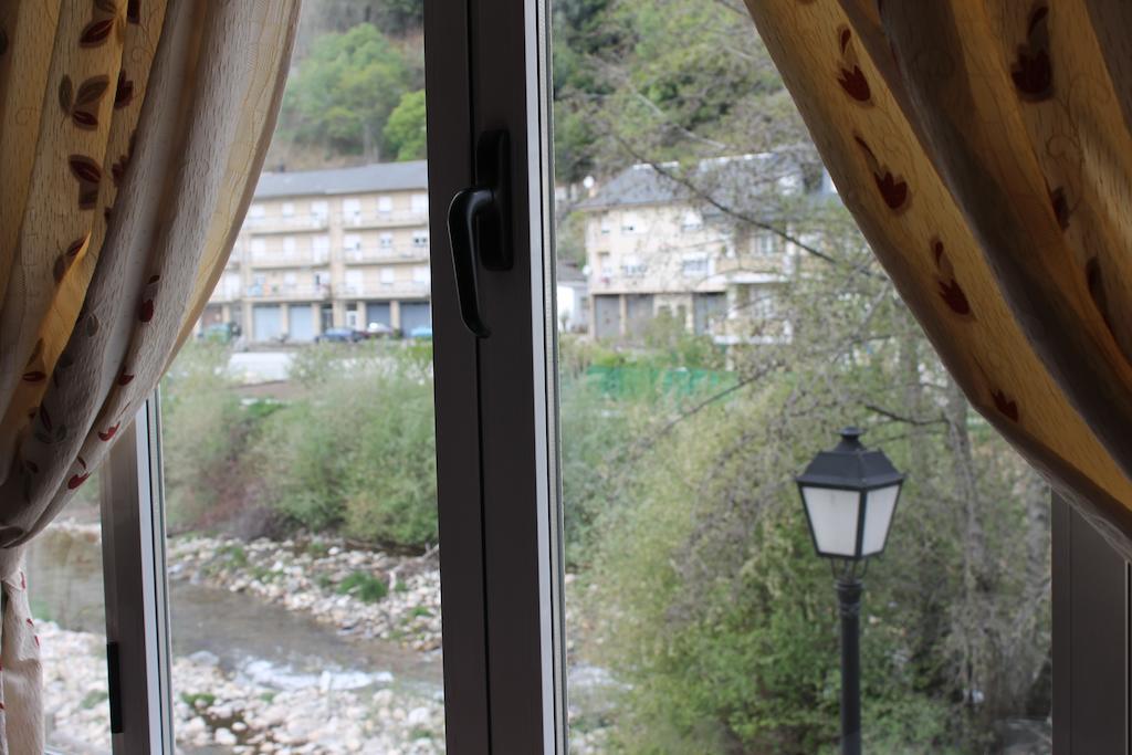 Hostal Burbia Villafranca del Bierzo Szoba fotó